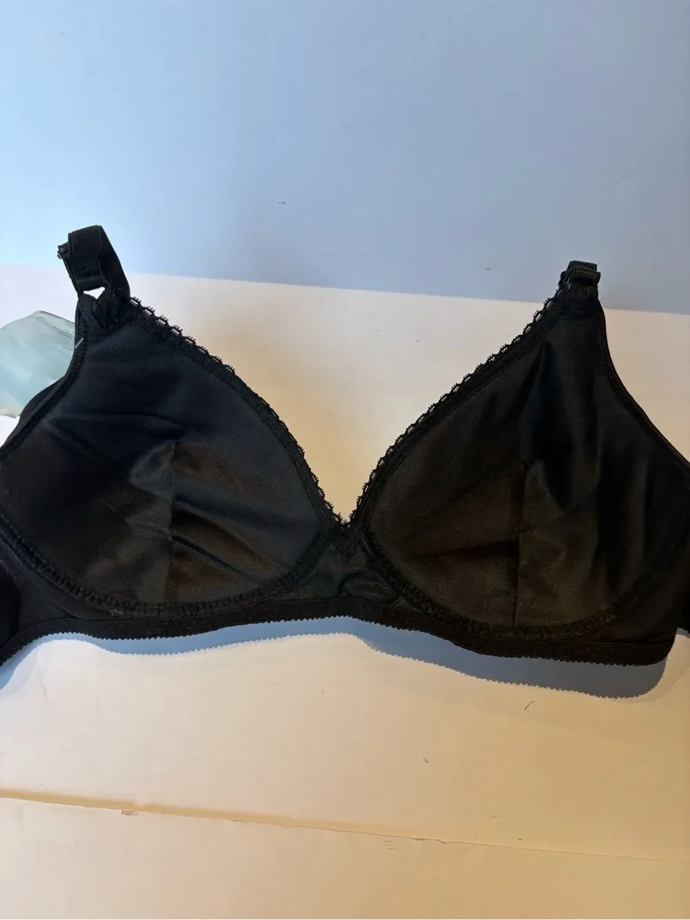Playtex Collection Black Women's Wireless Bra with lace trim Size 38B NWT